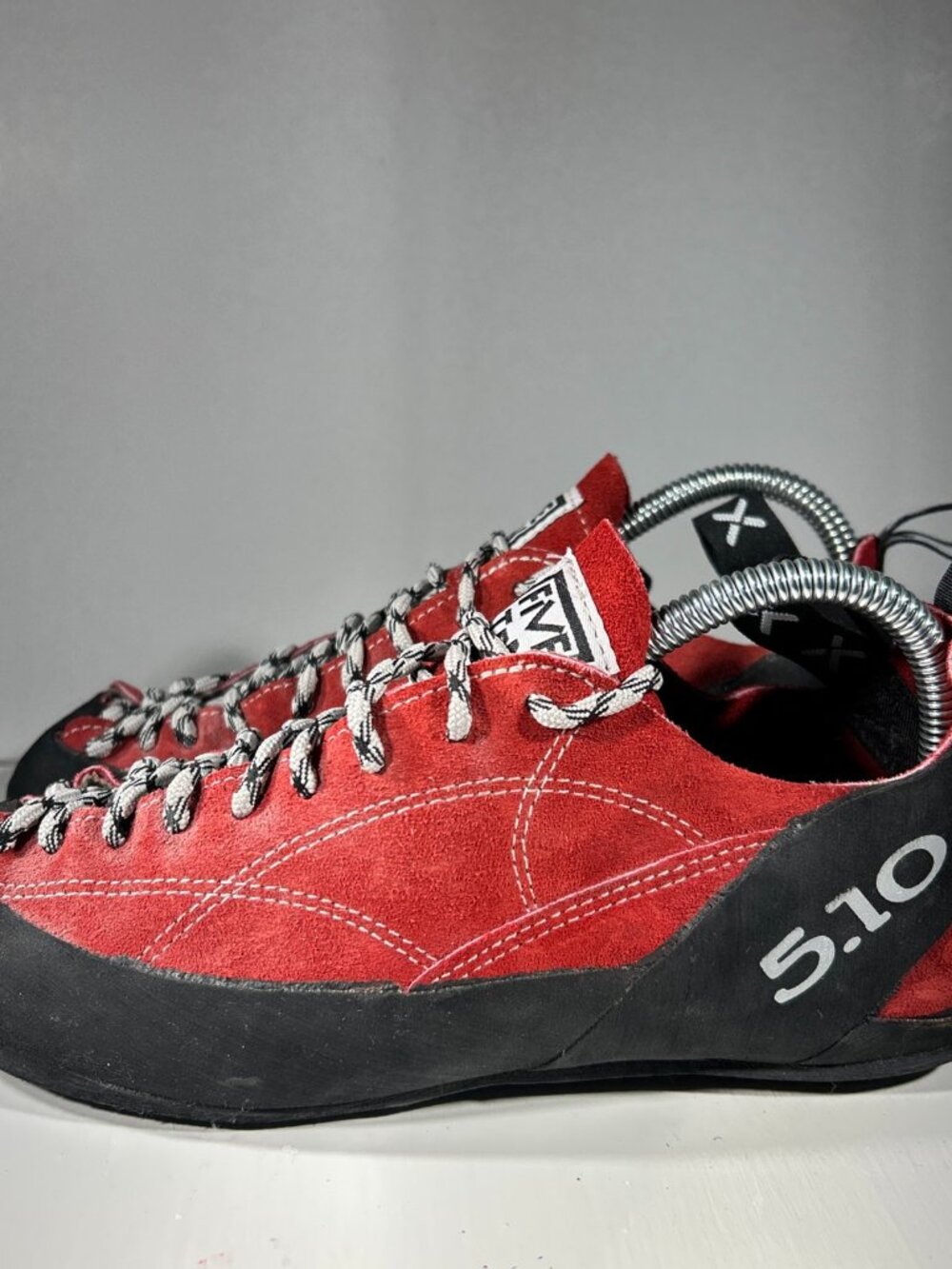 Five Ten 5.10 Stealth C4 Womens Rock Climbing Bouldering Shoes Size 9.5 Red Wall